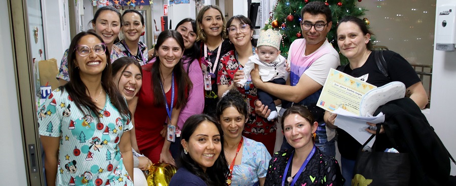 Imagen Bebé de 375 gramos se fue de alta tras 8 meses hospitalizado