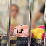 Imagen Niño que salvó a su hermana durante incendios se recupera en UTI